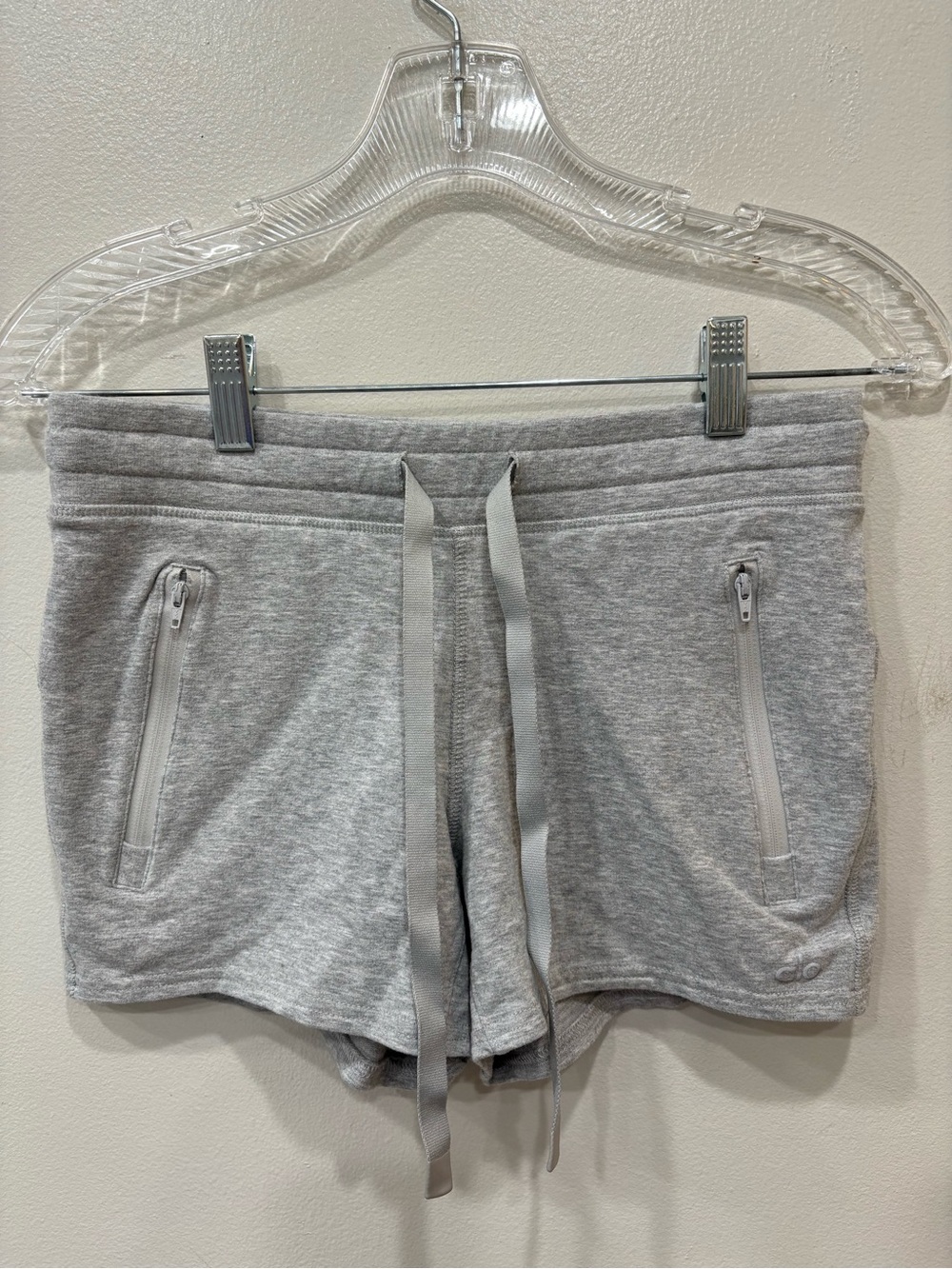 Alo Yoga Drawstring Front Zip Pockets Shorts Women’s Size XS
